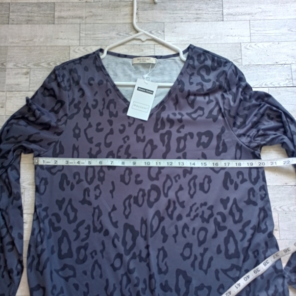 Maysoar tunic top With Pockets Leopard Print Long Sleeve V Neck Large NWT - Picture 8 of 11